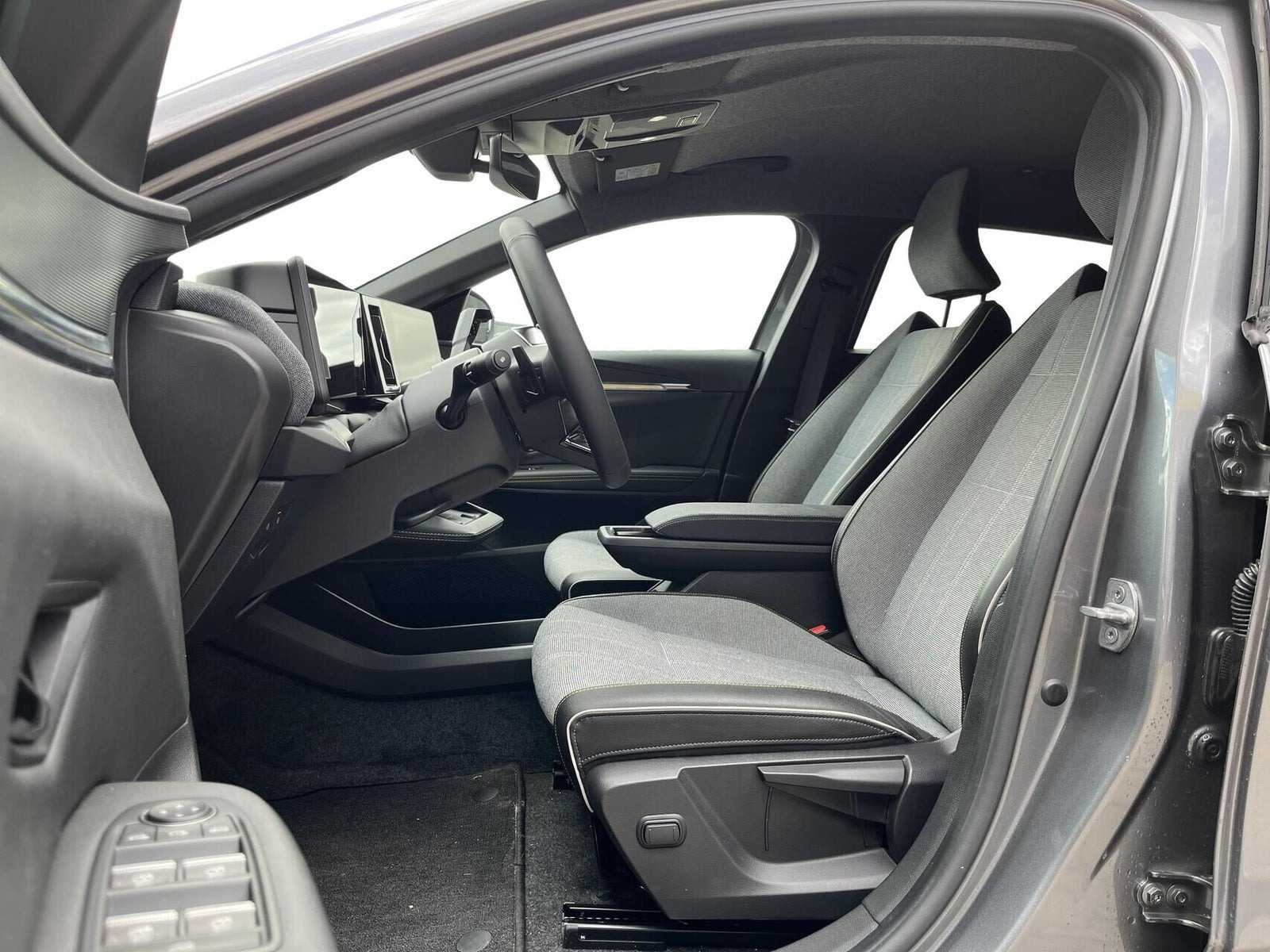 Grå Renault Megane E-Tech fra 2025
