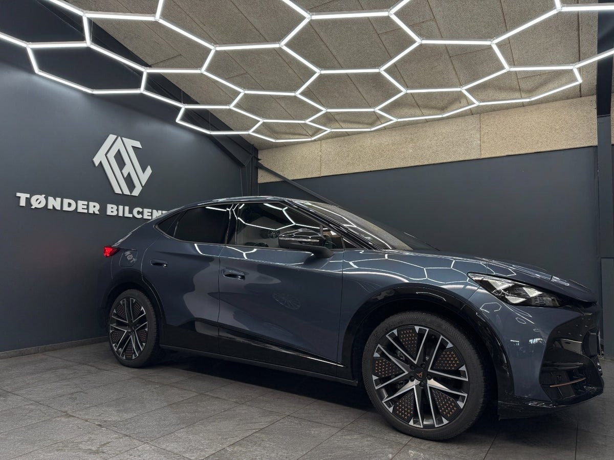 Blå Cupra Tavascan fra 2026