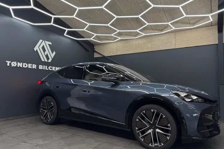 Blå Cupra Tavascan fra 2026