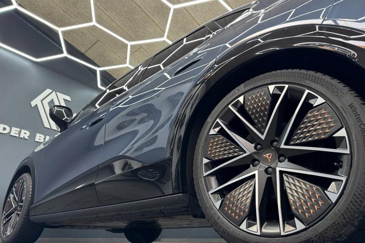 Blå Cupra Tavascan fra 2026