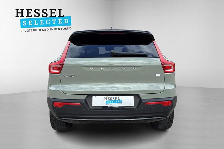 Grøn Volvo XC40 fra 2023