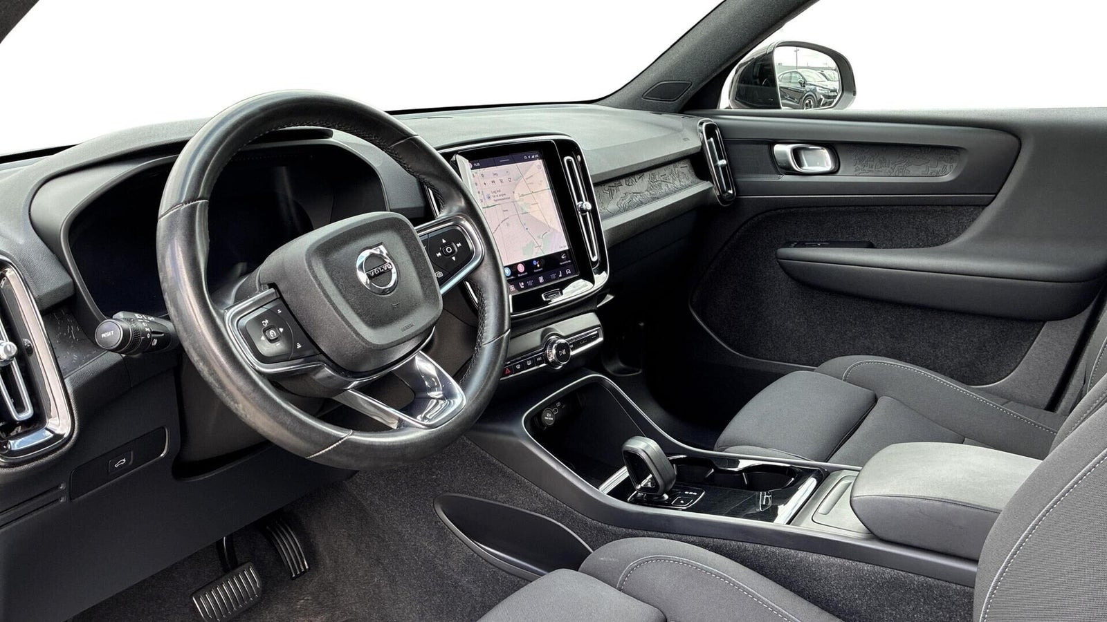 Grøn Volvo XC40 fra 2023