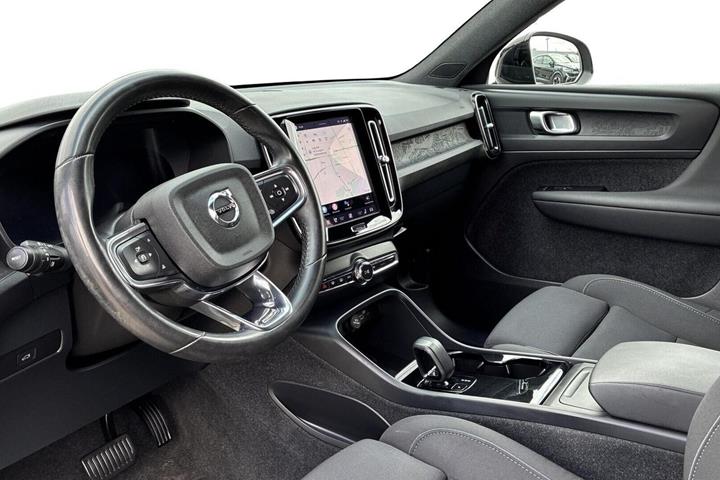 Grøn Volvo XC40 fra 2023