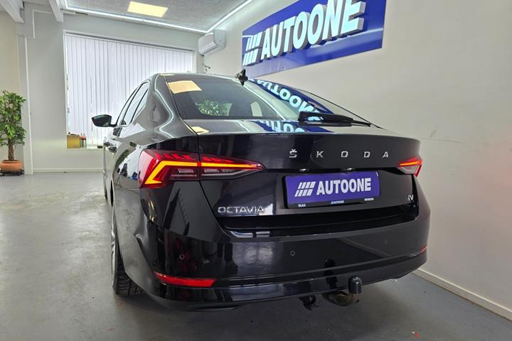 Sort Skoda Octavia fra 2021