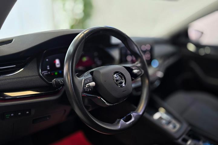 Sort Skoda Octavia fra 2021