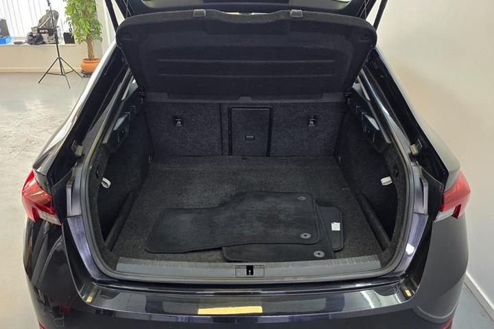 Sort Skoda Octavia fra 2021