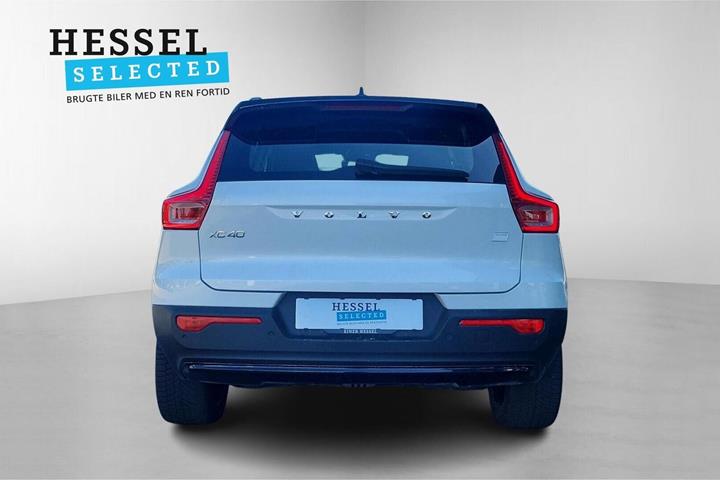 Hvid Volvo XC40 fra 2023