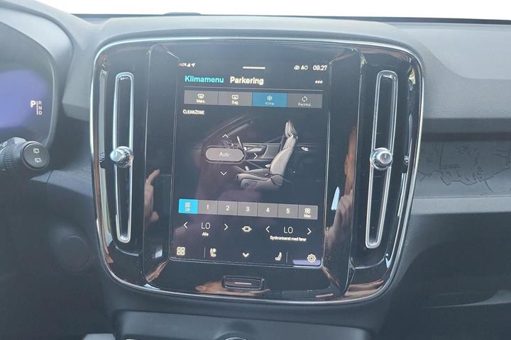 Hvid Volvo XC40 fra 2023