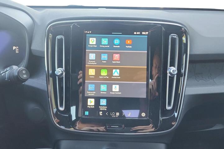 Hvid Volvo XC40 fra 2023