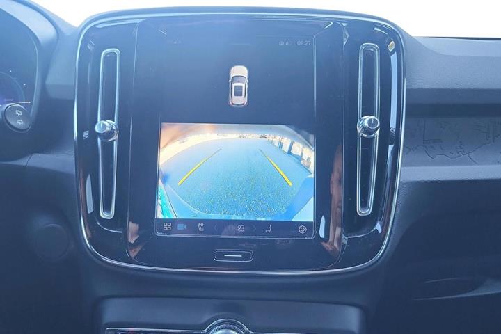 Hvid Volvo XC40 fra 2023