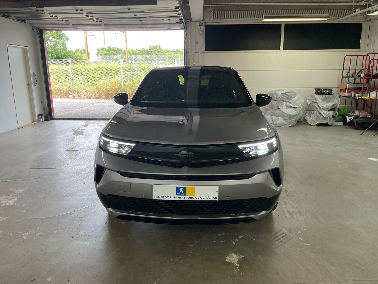 Sølv Opel Mokka-e fra 2025