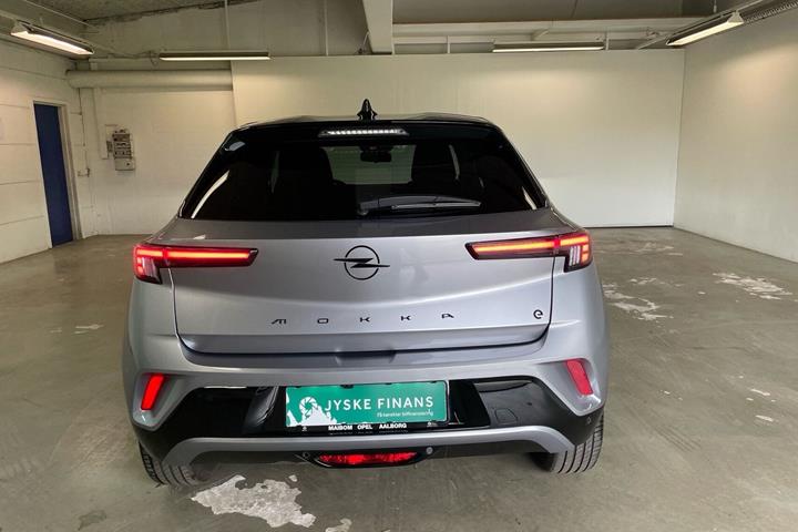 Sølv Opel Mokka-e fra 2025