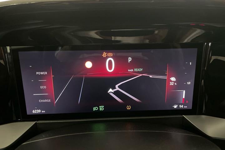 Sølv Opel Mokka-e fra 2025