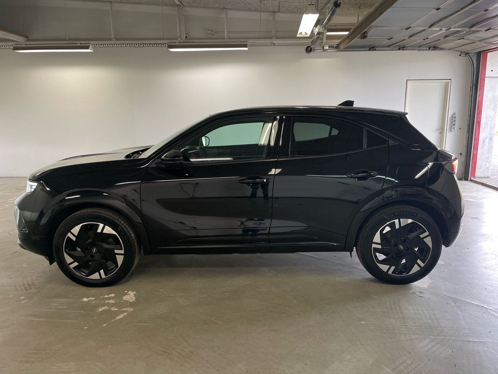 Sort Opel Mokka-e fra 2025