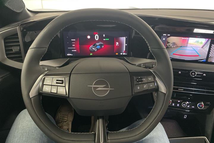 Sort Opel Mokka-e fra 2025