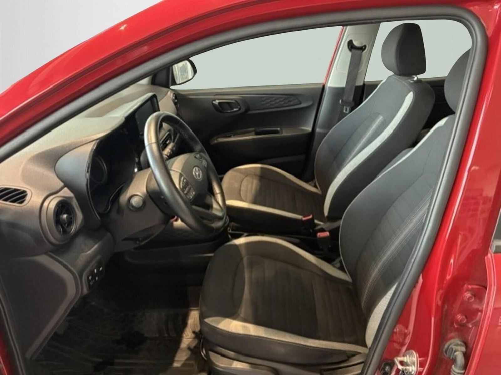 Rød Hyundai i10 fra 2020