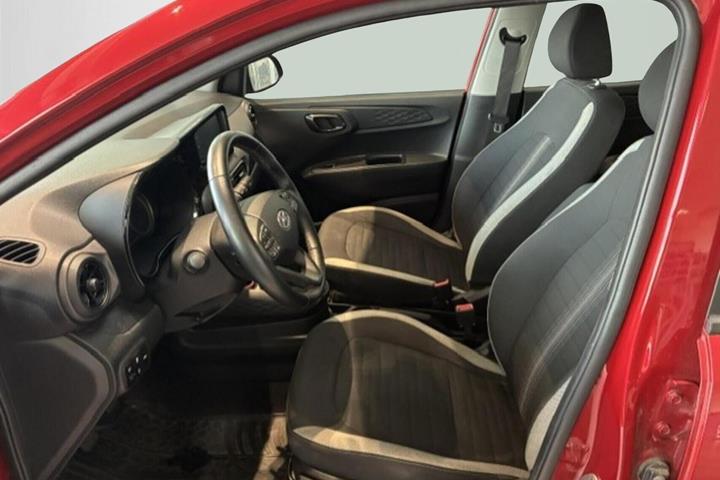 Rød Hyundai i10 fra 2020