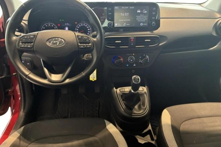 Rød Hyundai i10 fra 2020