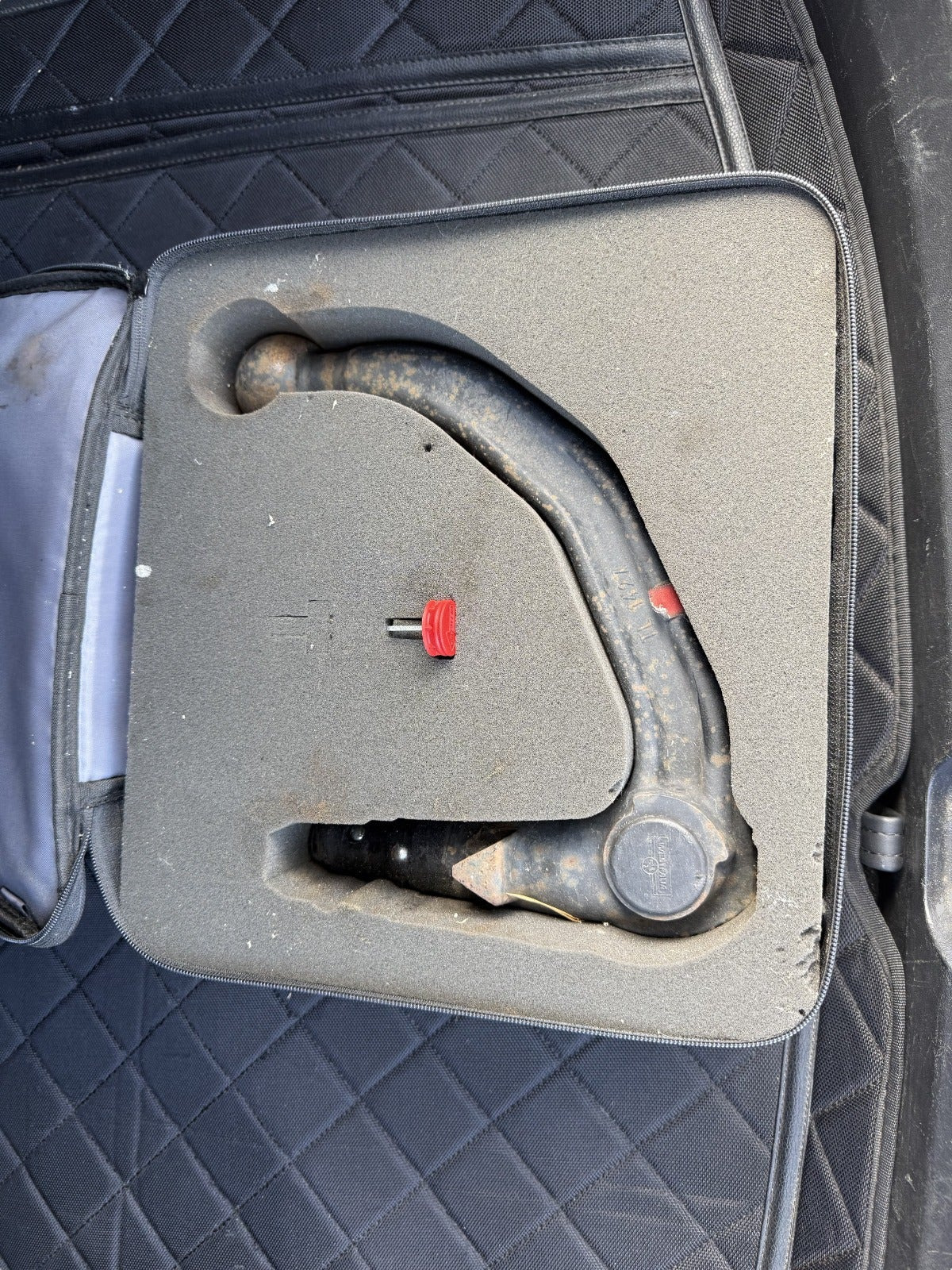 Grå Tesla Model 3 fra 2019