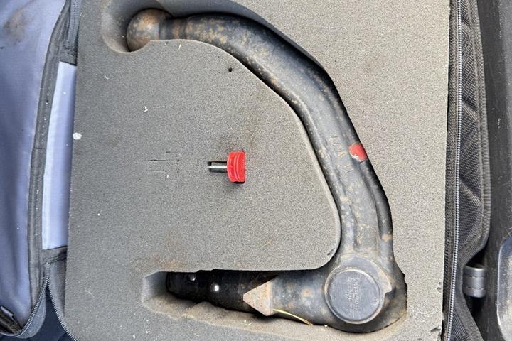 Grå Tesla Model 3 fra 2019