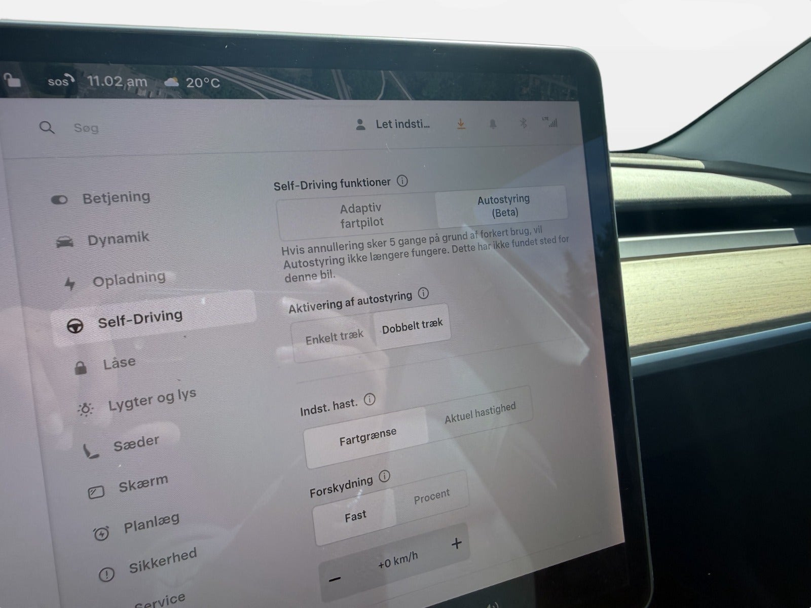 Grå Tesla Model 3 fra 2019