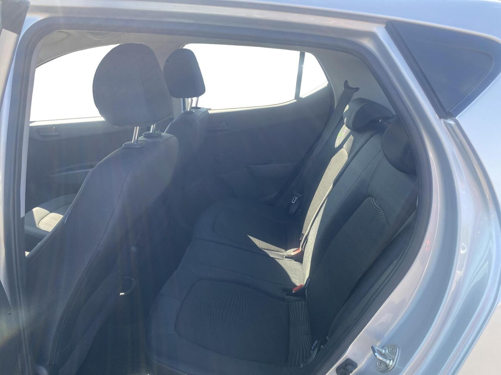 Grå Hyundai i10 fra 2020