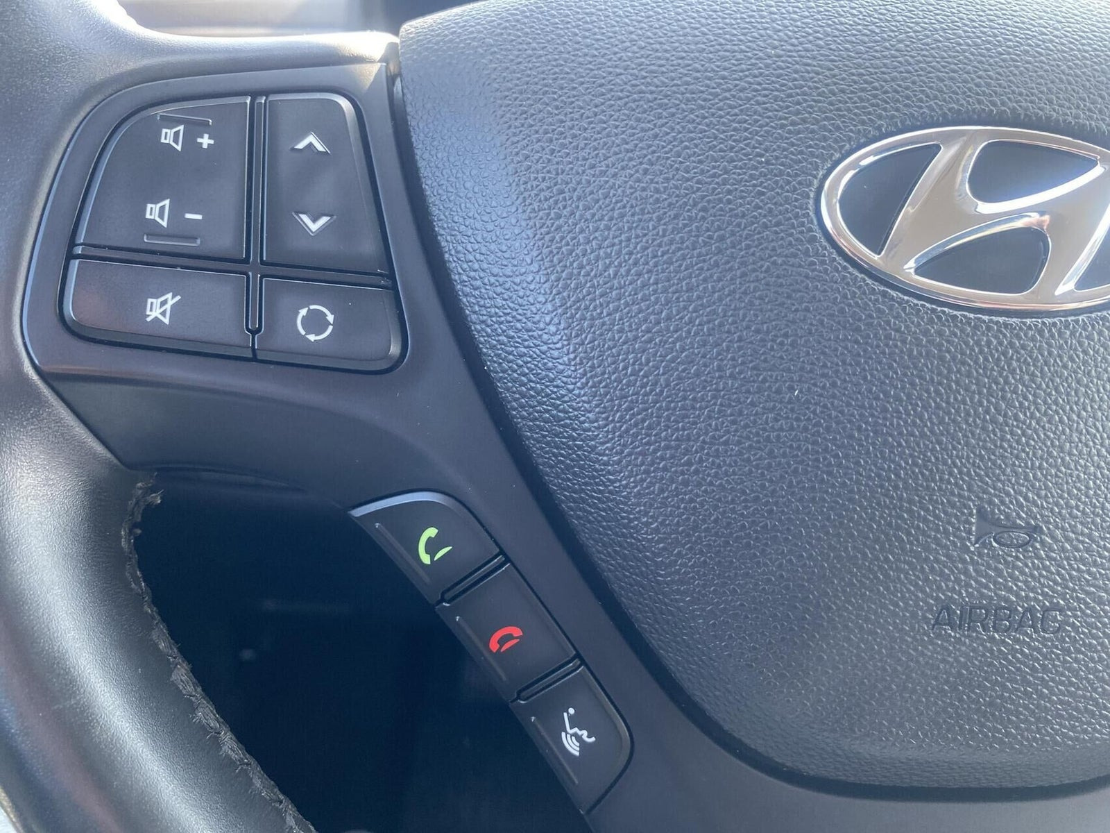 Grå Hyundai i10 fra 2020