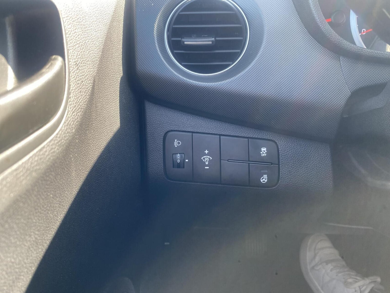 Grå Hyundai i10 fra 2020