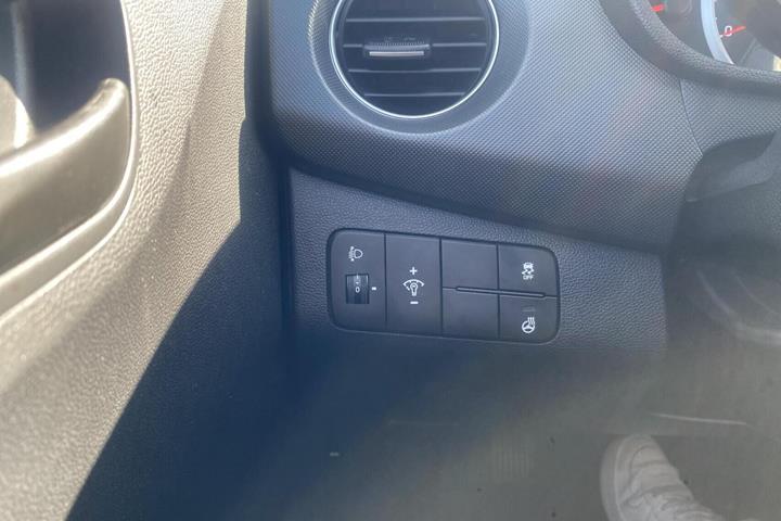 Grå Hyundai i10 fra 2020
