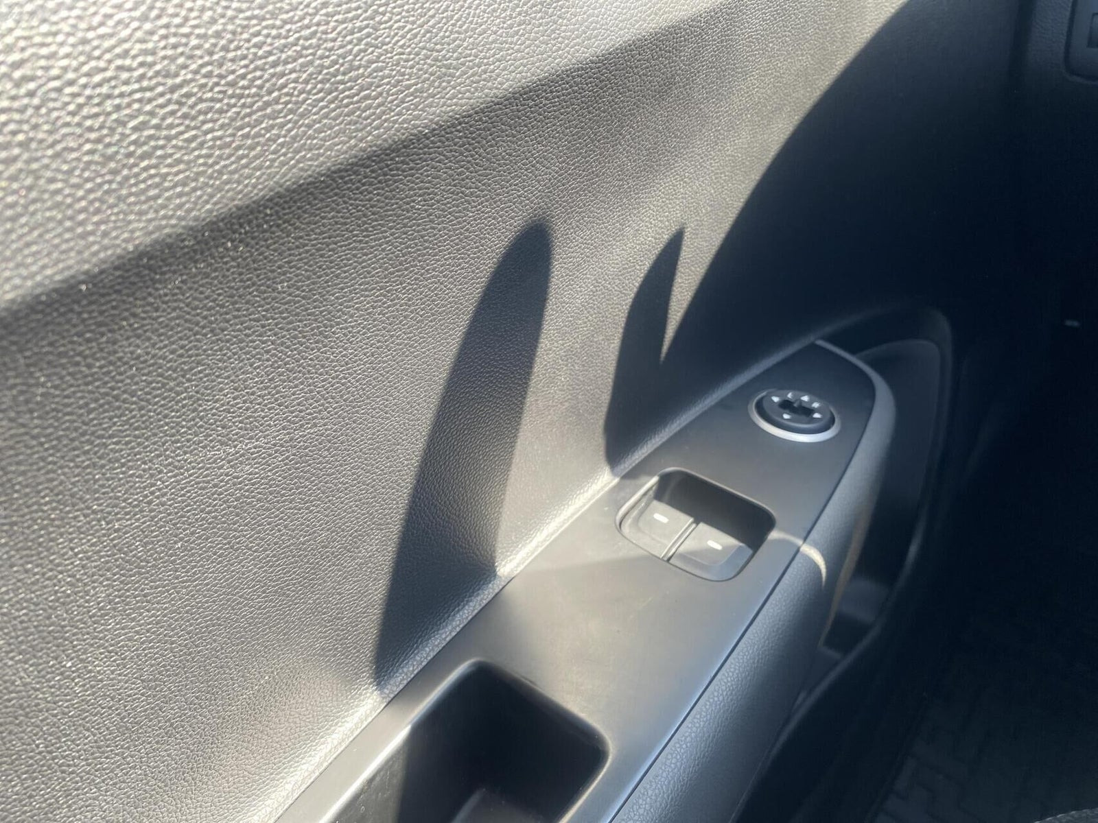 Grå Hyundai i10 fra 2020