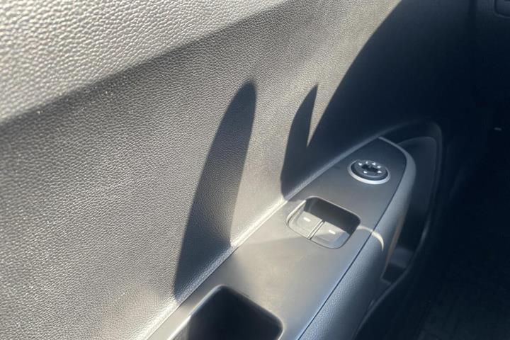Grå Hyundai i10 fra 2020