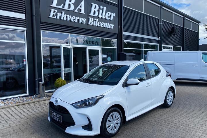 Hvid Toyota Yaris fra 2023