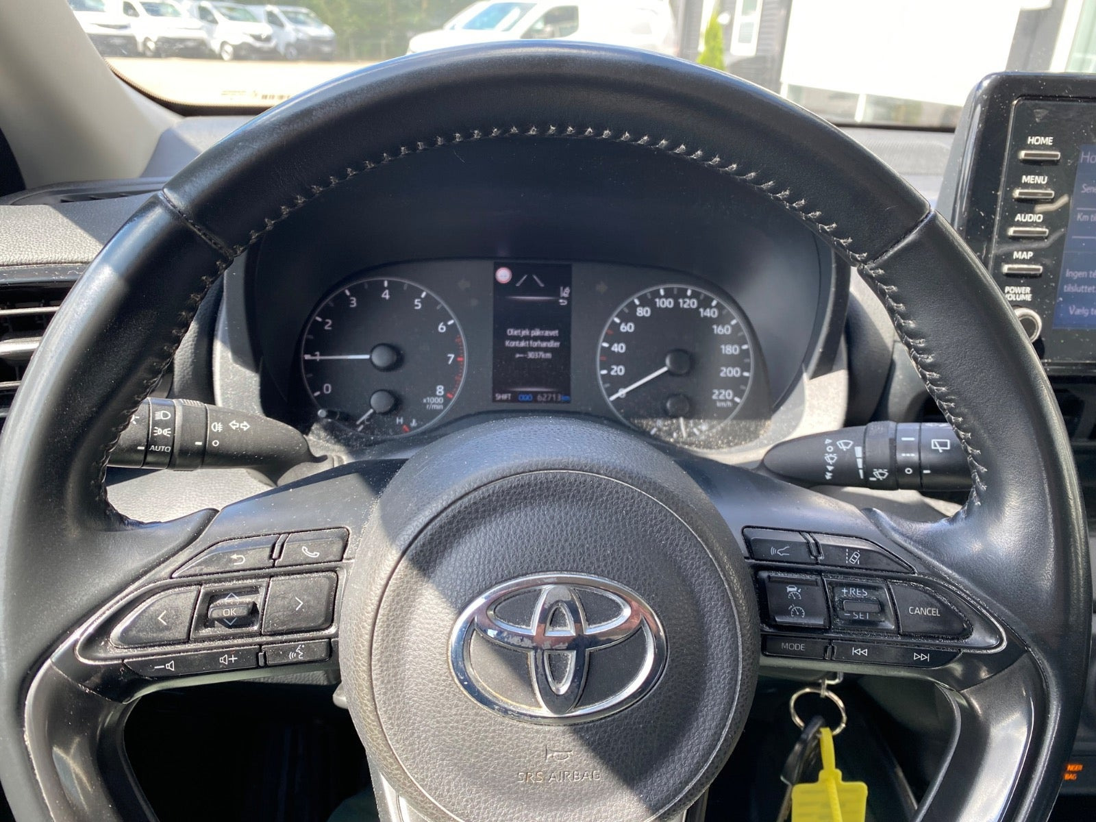 Hvid Toyota Yaris fra 2023