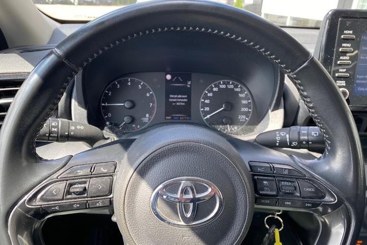 Hvid Toyota Yaris fra 2023