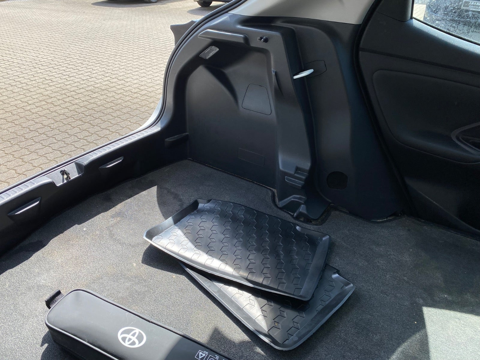 Hvid Toyota Yaris fra 2023