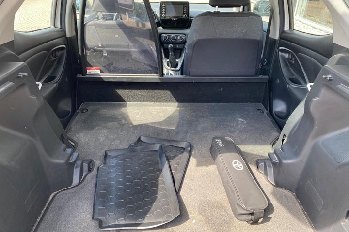 Hvid Toyota Yaris fra 2023