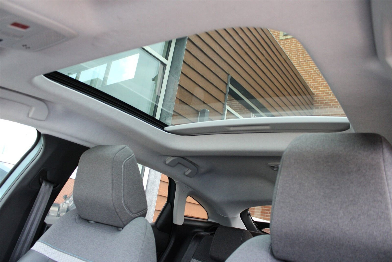 Blå Citroën ë-C4 fra 2022