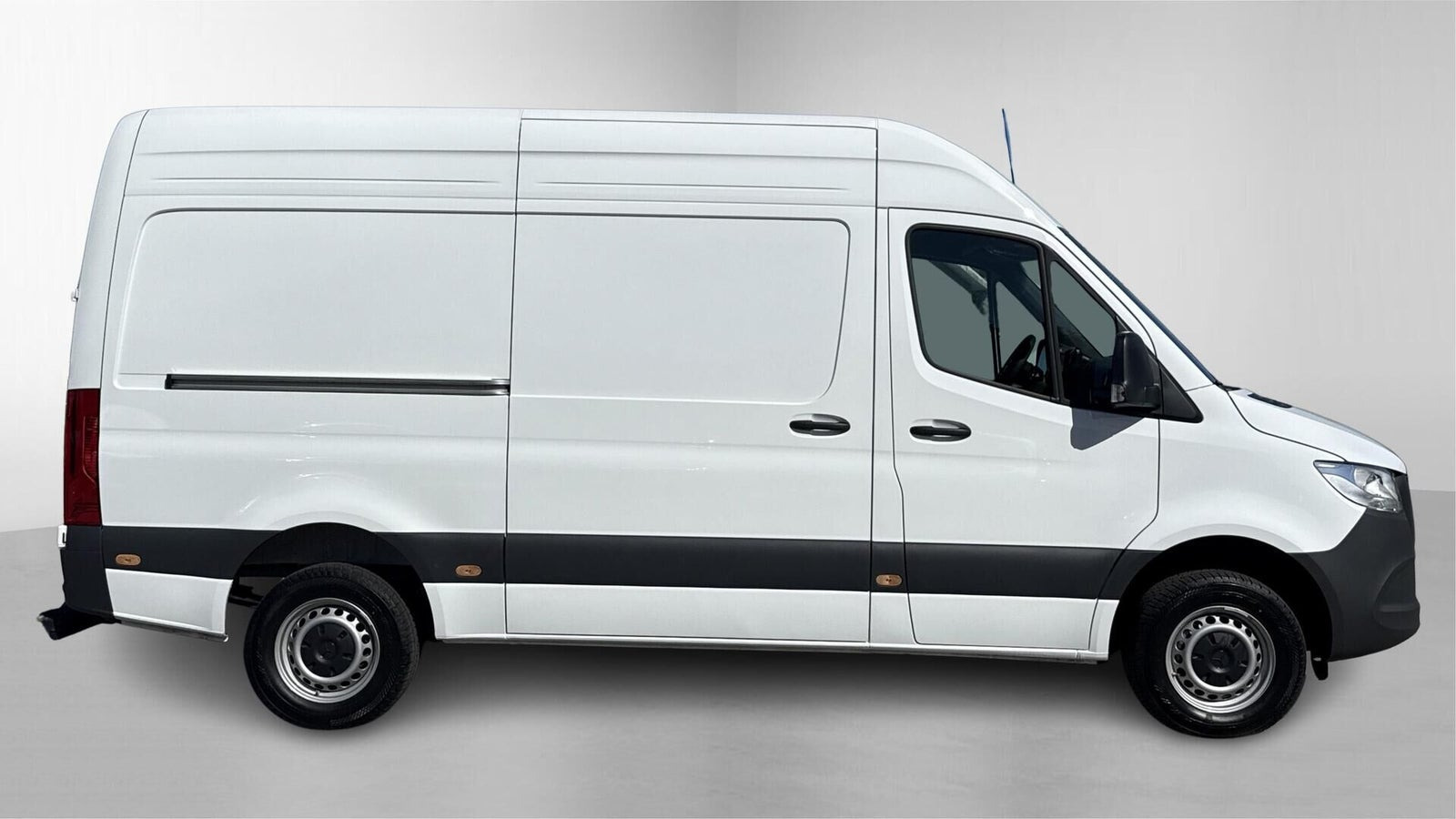 Hvid Mercedes Sprinter 317 fra 2025