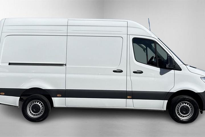 Hvid Mercedes Sprinter 317 fra 2025
