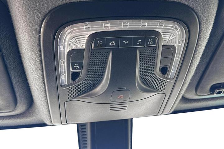 Hvid Mercedes Sprinter 317 fra 2025