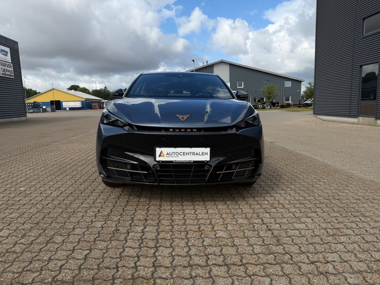 Blå Cupra Tavascan fra 2025