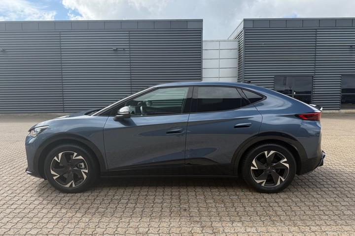 Blå Cupra Tavascan fra 2025