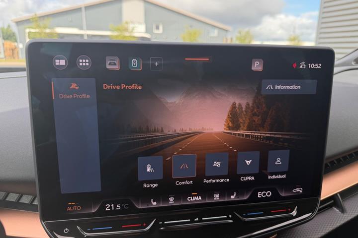 Blå Cupra Tavascan fra 2025