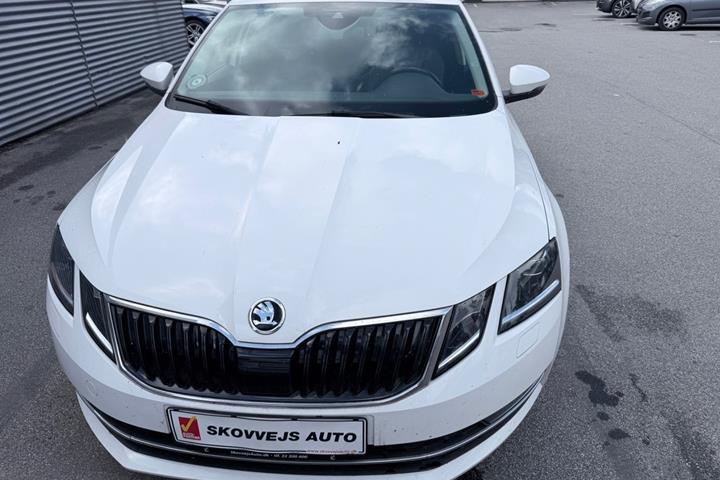 Hvid Skoda Octavia fra 2018