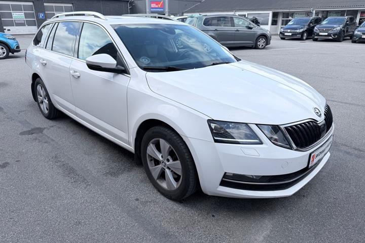 Hvid Skoda Octavia fra 2018
