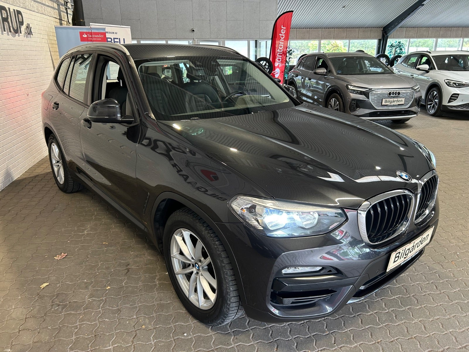 Grå BMW X3 fra 2018