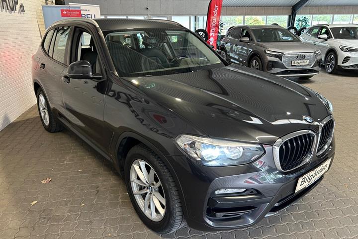 Grå BMW X3 fra 2018