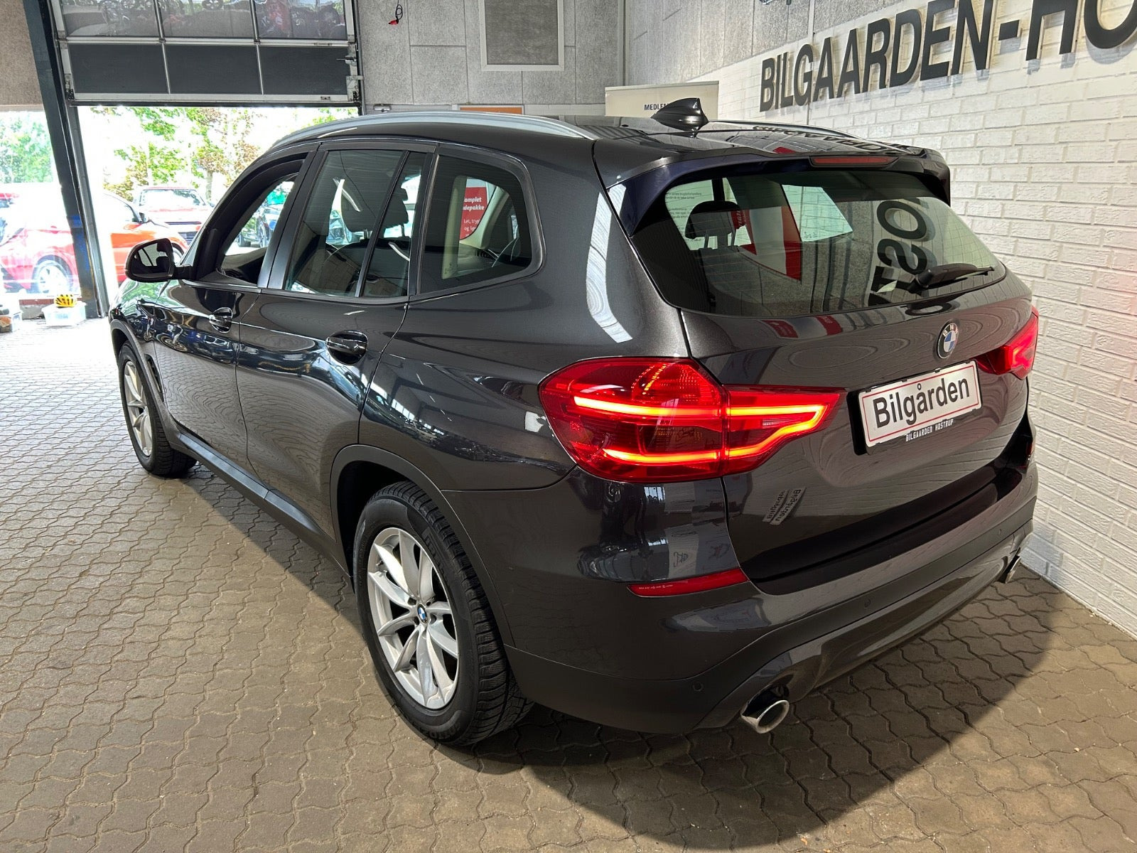 Grå BMW X3 fra 2018