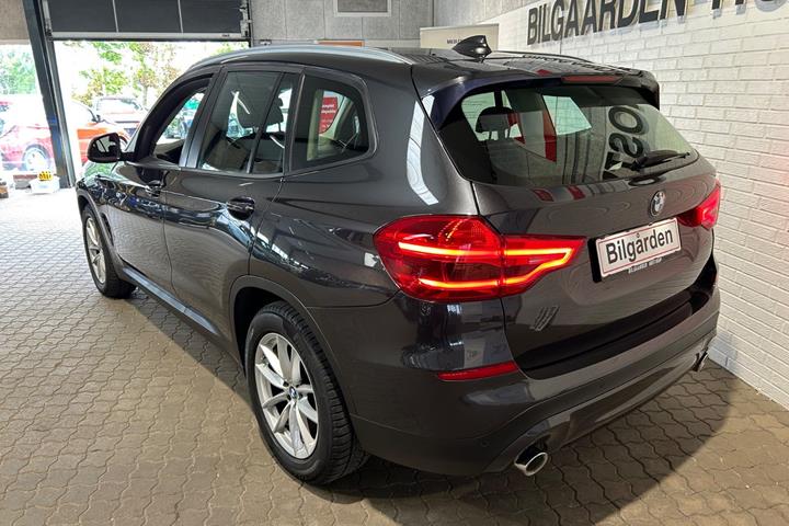 Grå BMW X3 fra 2018