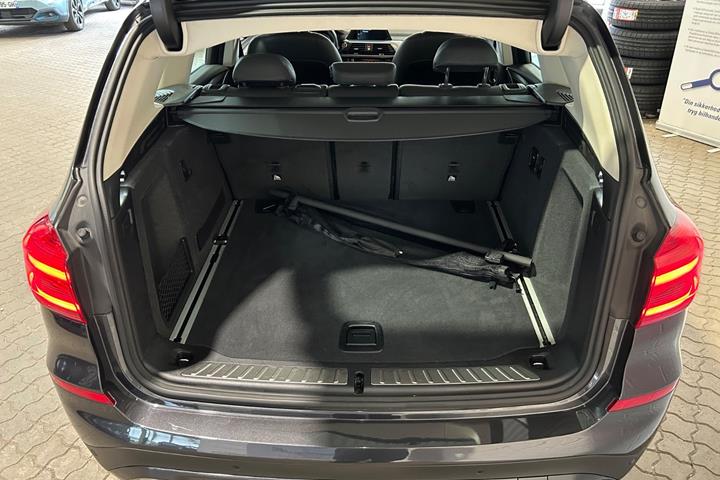 Grå BMW X3 fra 2018